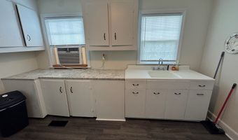 422 E Savannah St, Calhoun Falls, SC 29628