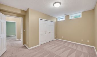 500 Glen Hollow Cir, Aurora, OH 44202
