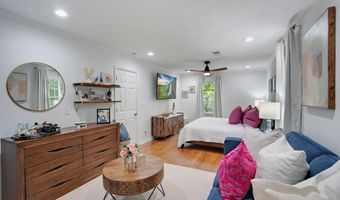 813 Lakeshore Dr, Berkeley Lake, GA 30096