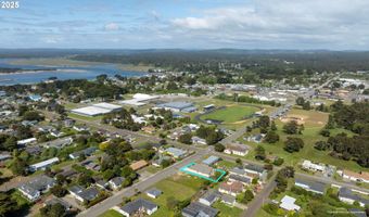 655 11th St, Bandon, OR 97411