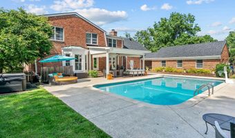 11806 E Arbor Dr, Anchorage, KY 40223