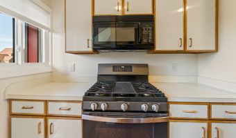 72 Montoya Dr 72, Branford, CT 06405