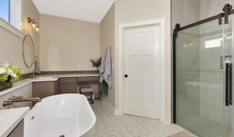 4686 N Elk Creek Dr, Bel Aire, KS 67226