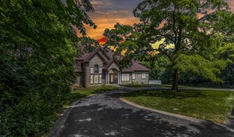 2 Echowood Dr, Algonquin, IL 60102