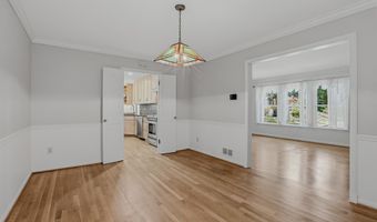 7607 MARYKNOLL Ave, Bethesda, MD 20817