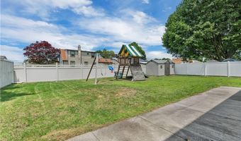 35 Pleasant View Dr, North Providence, RI 02904