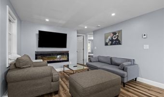 137 Overlook Dr, Warwick, RI 02818