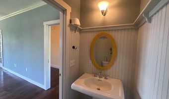 11 Treat St, Belfast, ME 04915