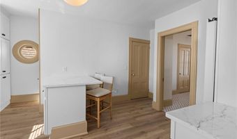 18 Barney St 2, Newport, RI 02840