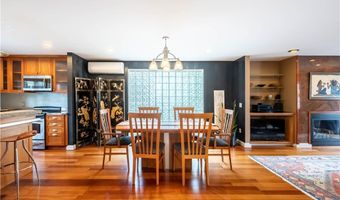 22 Young St, Newport, RI 02840