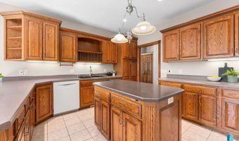 417 E Meadowlark Cir, Brandon, SD 57005
