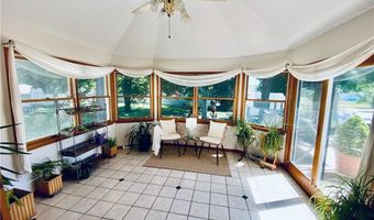869 MOSS CANYON Dr, Amherst, OH 44001