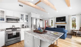 17 Goose Island Rd, Narragansett, RI 02882