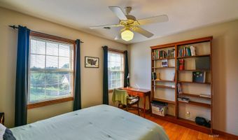 5 Warwick Ln, Athens, OH 45701