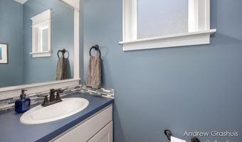 10 Fox Point Ct, Ada, MI 49301