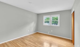 4 Michele Dr, Middletown, NJ 07748