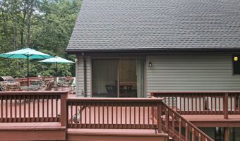 11 Carmen Gln, Albrightsville, PA 18210