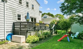 41 Perry Ave, Middletown, RI 02842