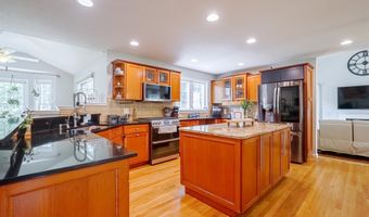 9 Taconic Dr, Amherst, NH 03031