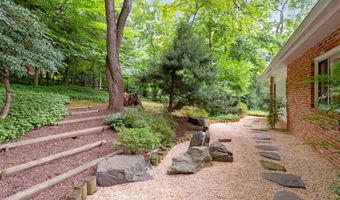 8004 PARK OVERLOOK Dr, Bethesda, MD 20817