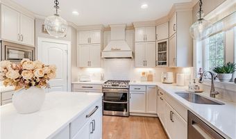 59 Camden Ln, Cranston, RI 02921