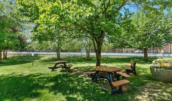 7400 LAKEVIEW Dr N404, Bethesda, MD 20817