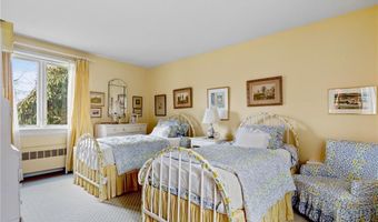 18 Ledge Rd, Newport, RI 02840
