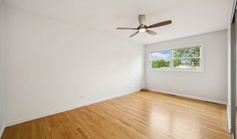 2425 N Drury Ln, Arlington Heights, IL 60004