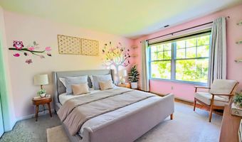 68 Lawrence Ave 68, Danbury, CT 06810