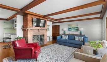 172 Eustis Ave, Newport, RI 02840