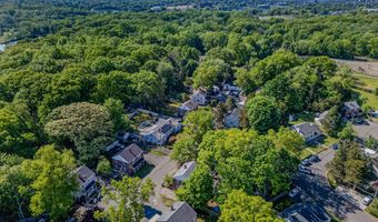 180 Dupont Pl, Bridgeport, CT 06611