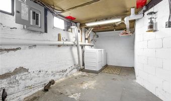 381 Auburn St, Cranston, RI 02910