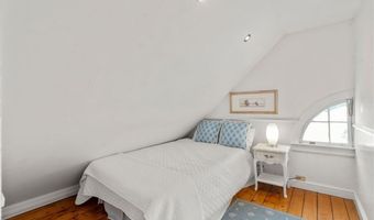 34 Bull St, Newport, RI 02840