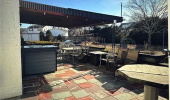80 Phenix Ave, Cranston, RI 02920