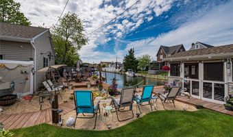 19 Buchanan Ave, Amity Harbor, NY 11701