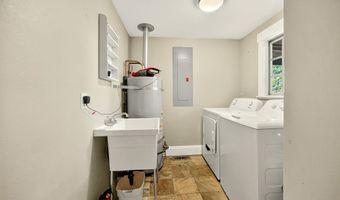 767 Twin Pines Cir, Ashland, OR 97520