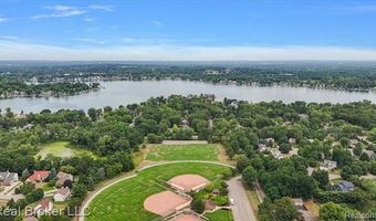 2475 Horace St, West Bloomfield, MI 48324