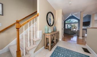 8 Hollyhock Knoll Ct 8, Bourne, MA 02532