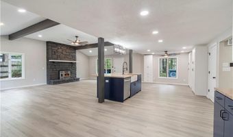 16 Amesbury Ln, Bella Vista, AR 72715