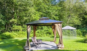 52 Singleton Rd, Chaplin, CT 06235