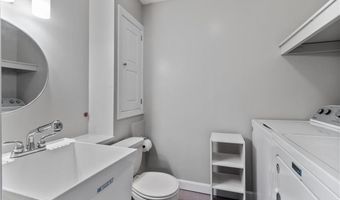 6 Lisa Ln, Bristol, RI 02809