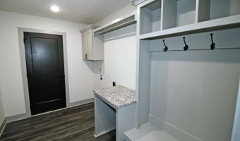 8641 E Cherrywood Ct, Bel Aire, KS 67226