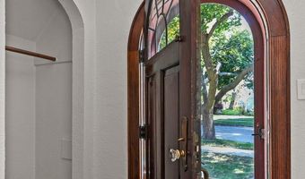 1613 N DIVISION St, Appleton, WI 54911