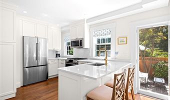 5 Pell St, Newport, RI 02840