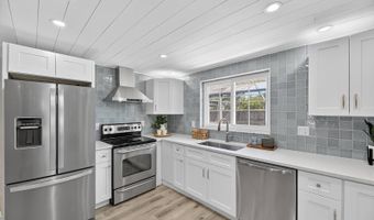 635 Jamaica Cir E, Apollo Beach, FL 33572