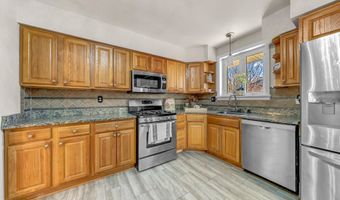 8706 BRAEBURN Dr, Annandale, VA 22003