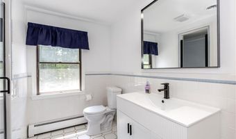 41 Holly Hill Ln, Cranston, RI 02921