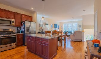 12 Oak Meadows Dr 12, Brookfield, CT 06804