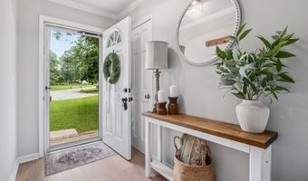 100 HUMMINGBIRD Cir, Alabaster, AL 35007