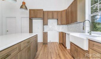 19 Green Valley Rd, Asheville, NC 28806